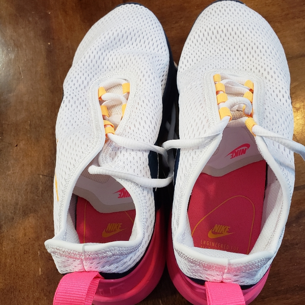 Womens Nike Air size 7.5